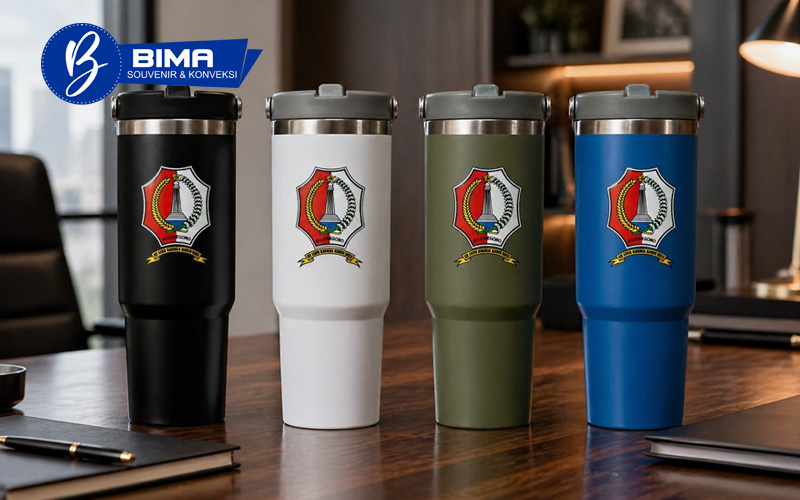 Tumbler Classic Stainless Pemkab Bojonegoro di kantor dengan notebook